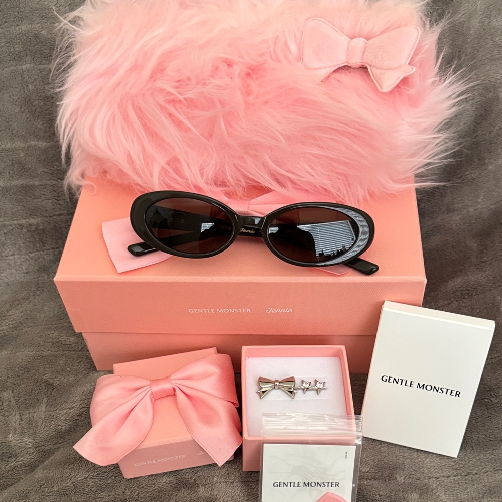 Gentle Monster x Jennie Hush Sunglasses w/ charms - BR3